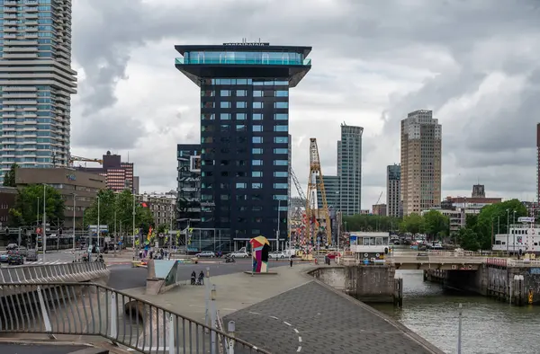 荷兰鹿特丹 南荷兰 2023年7月3日 马斯河畔的酒店 — 图库照片