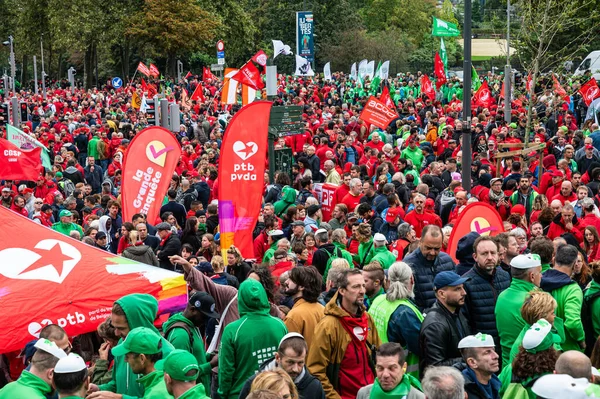 Brüksel, Belçika, 5 Ekim 2023 - Sendikaların protesto yürüyüşü