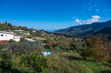 Monreale, Sicilya, İtalya etrafındaki engebeli dağların panoramik manzarası.