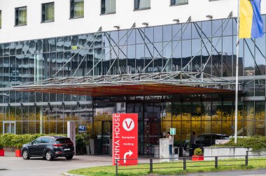 Katowice, Silezya, Polonya, 24 Mart 2024 - Viyana 'daki 4 yıldızlı otelin ön cephesi ve girişi