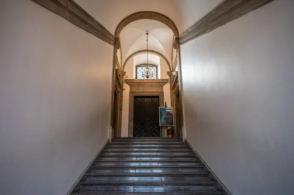 Krakkó Lengyelország 2024 Március Arched Interior Staircase Wawel Royal Castle — Stock Fotó