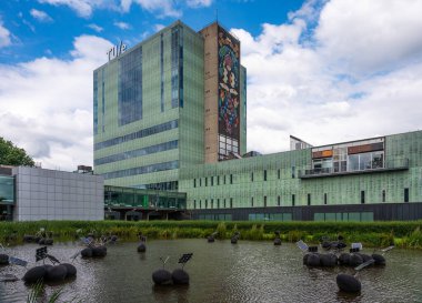 Eindhoven, Kuzey Brabant, Hollanda, 10 Temmuz 2024 - Teknik Üniversite kampüsü TUE veya Technische Universiteit Eindhoven 'ın çağdaş binaları