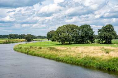 Dortmund Ems Kanalı 'nın Geeste-Dalum çevresindeki yeşil bankaları, Aşağı Saksonya, Almanya