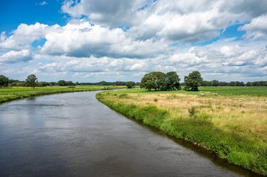 Dortmund Ems Kanalı 'nın Geeste-Dalum çevresindeki yeşil bankaları, Aşağı Saksonya, Almanya