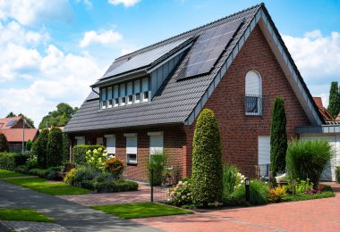 Cloppenburg, Aşağı Saksonya, Almanya, 15 Temmuz 2024 - Köy evlerinin ve ön bahçelerin sökülmesi