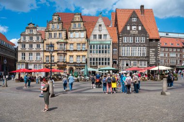Bremen, Almanya - Eski kasaba sokaklarında tarihi simgeler Eski pazar meydanında veya Domsheide