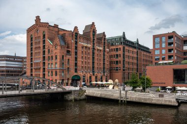 Hamburg, Almanya, 18 Temmuz 2024 - Denizcilik Müzesi, Hafencity 'de bir tuğla taş bina