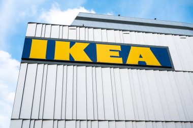 Hamburg, Almanya, 19 Temmuz 2024 - Ikea mobilya mağazasının logosu