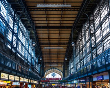 Hamburg, Almanya, 20 Temmuz 2024 - Ana tren istasyonu binasının tarihi iç mekanı