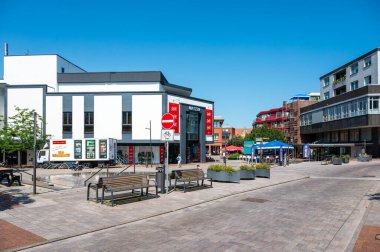 Bad Schwartau, Almanya, 20 Temmuz 2024 - Meydanı ve alışveriş caddesi olan tarihi köy merkezi