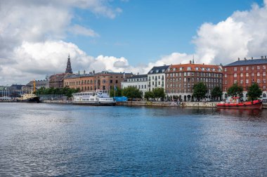Kopenhag, Danimarka, 24 Temmuz 2024 - Eski kasaba ve Nyhavn manzarası, Hristiyanhavn 'dan alındı