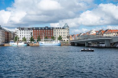 Kopenhag, Danimarka, 24 Temmuz 2024 - Eski kasaba ve Nyhavn manzarası, Hristiyanhavn 'dan alındı