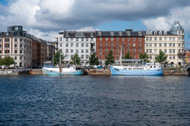 Kopenhag, Danimarka, 24 Temmuz 2024 - Eski kasaba ve Nyhavn manzarası, Hristiyanhavn 'dan alındı