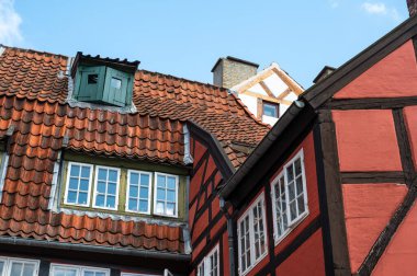 Kopenhag, Danimarka, 24 Temmuz 2024 - Şehir merkezindeki yarı ahşap bir tarihi evin mimari ayrıntıları