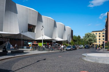 Kopenhag, Danimarka, 24 Temmuz 2024 - Kopenhag Üniversitesi 'nin bir fakültesi olan Frederiksberg Merkezi' nin çağdaş kampüsü