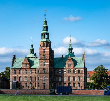 Kopenhag, Danimarka, 24 Temmuz 2024 - Rosenberg Şatosu, şehir merkezinde tarihi bir anıt