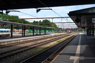 Fredericia, Jutland, Danimarka, 25 Temmuz 2024 - Merkezi tren istasyonunun platformu