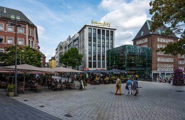 Aachen, Almanya, 26 Temmuz 2024 - Friedrich Wilhelmplatz, şehir merkezindeki tarihi bir meydan