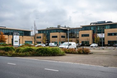 Amsterdam, Hollanda, NOV 15, 2024 'teki Databarn gibi yüksek teknoloji şirketlerinin çok amaçlı ofis inşası