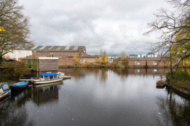 Amsterdam, Hollanda 'daki Rijpgracht' ta renkli sonbahar yansımaları, NOV 15, 2024