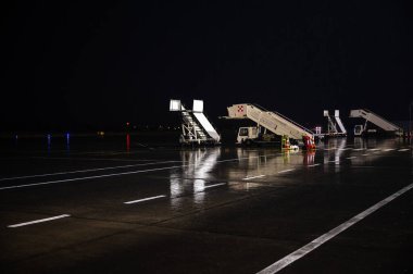 Havaalanının Tiran, Arnavutluk, 7 Aralık 2024 tarihli pisti