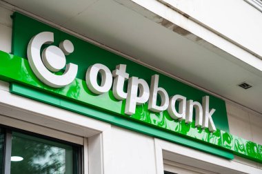 Tiran, Arnavutluk, 7 Aralık 2024 'teki OTP bankasının imzası