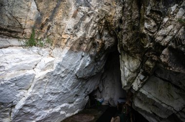 Sarisalltik Müslüman ibadethanesi Kruja Dağları, Durres İlçesi, Arnavutluk, 9 Aralık 2024