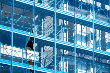 Tiran, Arnavutluk, DEC 10, 2024 'teki Alba Skela inşaat şirketinin iskelesi