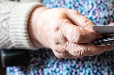Tienen, Flaman Brabant Bölgesi, Belçika 'da, 1 Haziran 2025' te, kırışık elli 86 kadının fotoğrafını çek. Model bırakıldı