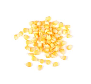 Beyaz arka planda izole edilmiş bir yığın Raw Sweet mısır tohumu.