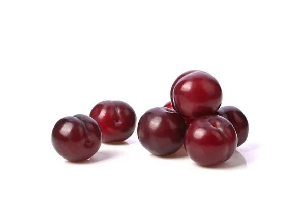 Gruppe Von Roten Pflaumen Obst Isoliert Auf Weißem Hintergrund — Stockfoto
