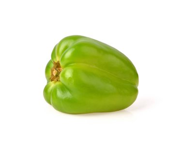 Beyaz arkaplanda yeşil dolma biber
