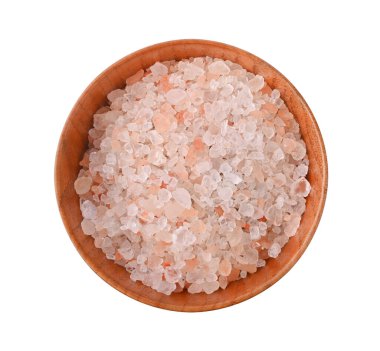 Himalaya Pembesi tuzu beyaz arka planda izole edilmiş ahşap kasede.