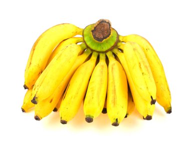Olgun Cavendish muzları, sarı muzlar, beyaz arka planda izole edilmiş muz salkımları.