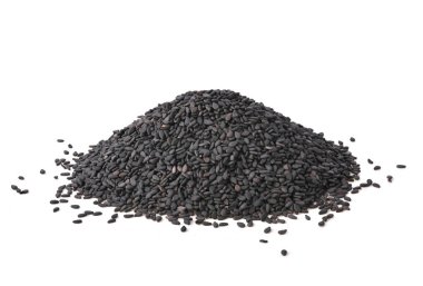 Beyaz arka planda izole edilmiş siyah susam tohumları yığını. tam alan derinliği