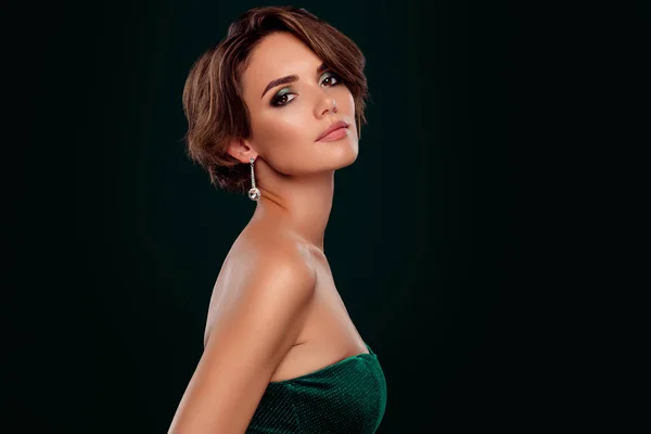 Photo Beautiful Luxury Lady Reklamy Jasny Bijouterie Rubinowy Strój Wieczór — Zdjęcie stockowe