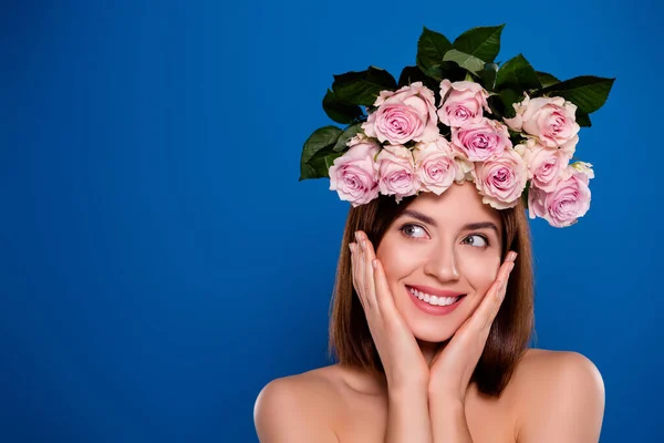 Chica Joven Modelo Moda Llevar Grandes Flores Corona Toque Perfecta — Foto de Stock
