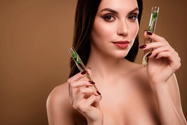 Przycięte Zdjęcie Pani Naukowiec Kosmetyczne Badania Naturalnych Produktów Kosmetycznych Dla — Zdjęcie stockowe