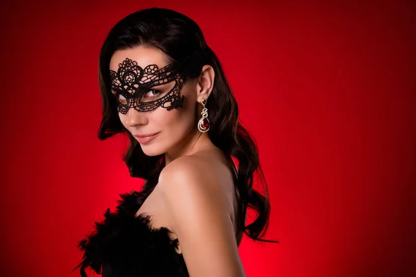 Zdjęcie Szykowne Lady Diabeł Czarodziejka Nosić Futro Sukienka Maska Grać — Zdjęcie stockowe