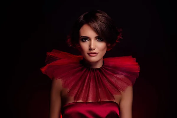 魅力的な女性の写真は赤い絹のようなドレス高襟ファッションウィークアート素晴らしい外観現代的なトレンドスタイリッシュな花嫁 — ストック写真