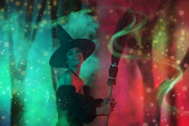 Karanlık iblis ormanında elinde süpürge tutan gizemli cadı kolajı Peri dumanının keyfini çıkarıyor.