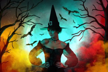 Dergi, uçan yarasalarla karanlık perili ormana bakan kötü kalpli cadıların gizemli kolajını çiziyor..