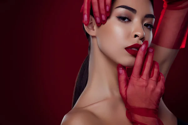 Foto Von Atemberaubenden Asiatischen Frau Femme Fatale Touch Lippen Verführen — Stockfoto