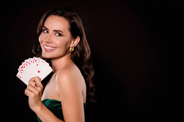 Foto Seductora Dama Alegre Disfrutando Casino Vacío Espacio Aislado Negro —  Fotos de Stock