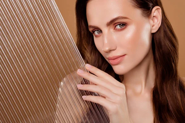 Close Photo Lady Promoter Using Beauty Equipment Skin Care Procedure — Stock Photo, Image