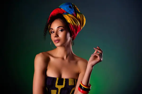 Foto Van Chique Elegante Dame Luxe Afrika Cultureel Festival Flirten — Stockfoto