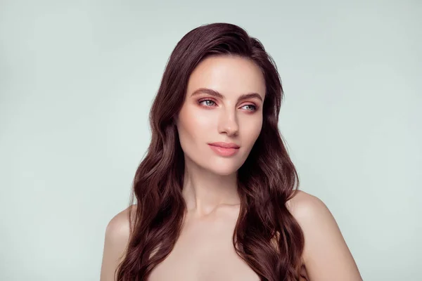 Foto Retrato Linda Jovem Senhora Sedutora Aparência Modelo Spa Salão — Fotografia de Stock