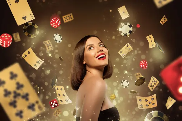 创意拼图海报横幅迷人的年轻女子玩赌场赌卡筹码运气游戏赚钱 — 图库照片