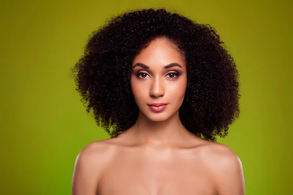 Porträtt Ganska Vacker Flicka Kosmetolog Vänta Föryngring Förfarande Över Grön — Stockfoto