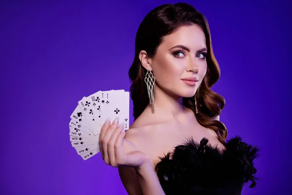Фото Шикарной Привлекательной Звезды Женского Покера Модном Казино Выигрышной Комбинацией — стоковое фото